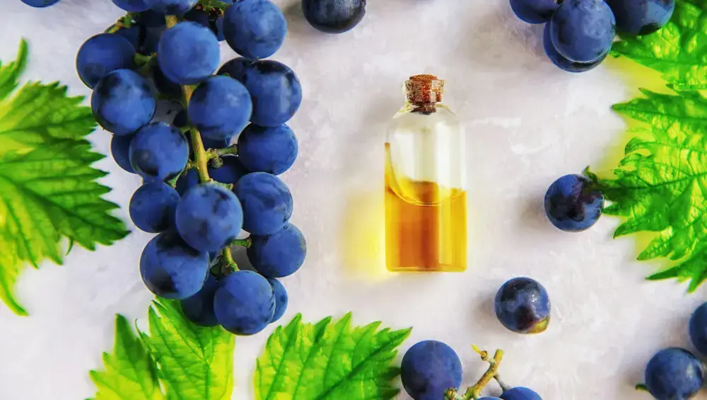 Resveratrol: Cilt Bakımı ve Yaşlanma Karşıtı Bakımında Faydaları